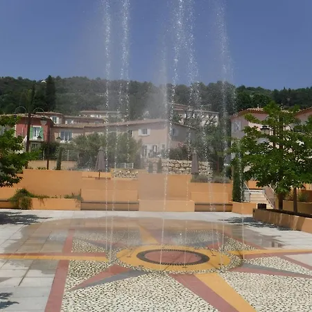 Dans - Le Domaine De Camiole Callian (Var)