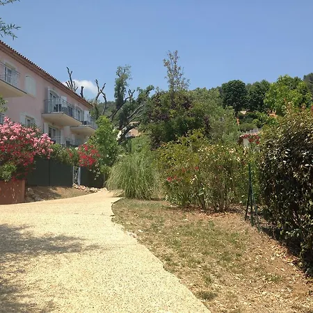Dans - Le Domaine De Camiole